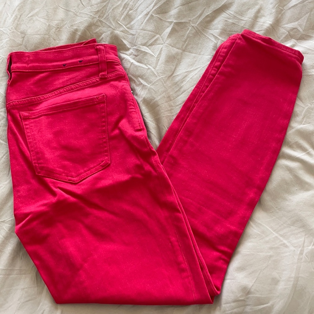 LAST DAY DEC. 10 
MOVING. CLOSE OUT. NEW. GAP RED SKINNY JEANS PANTS